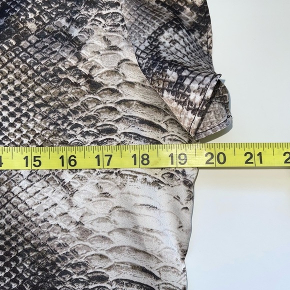 1. State Brown Snakeskin Print Smock Neck Flutter Sleeve Blouse Medium Women’s - Picture 7 of 11